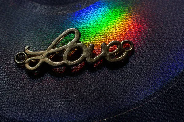 Metal harflerle aşk kavramı.