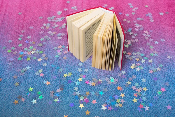Libro Sagrado Islámico Corán Mini Tamaño Decorado Con Estrellas — Foto de Stock