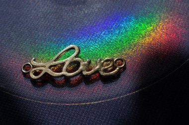 Metal harflerle aşk kavramı.