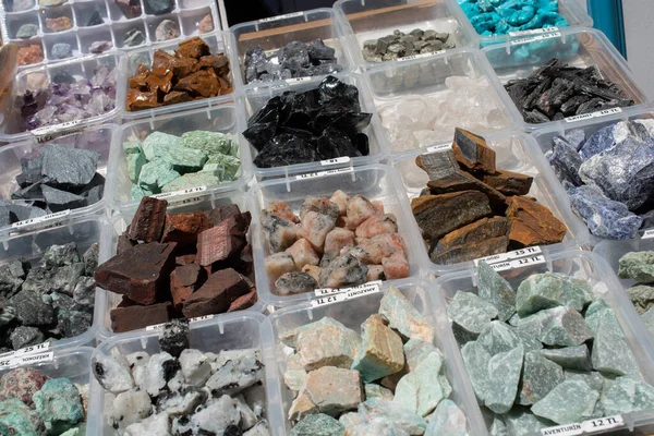 様々なタイプの天然鉱物の宝石 — ストック写真