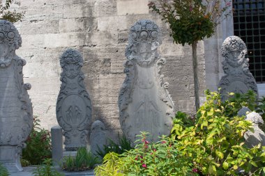 Osmanlı tarzı dekoratif sanat mezarlıktaki mermer mezarda