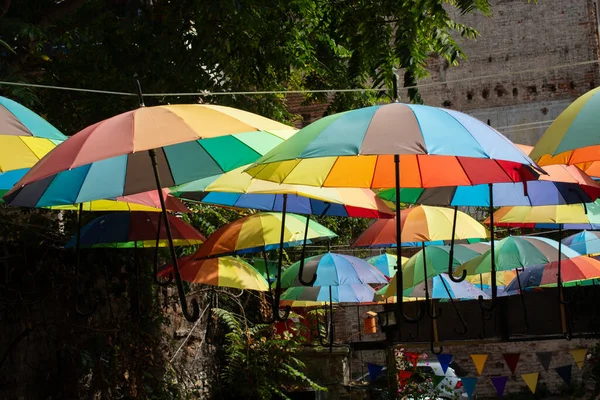Rangées Parapluies Flottant Dessus Rue Abri Soleil — Photo
