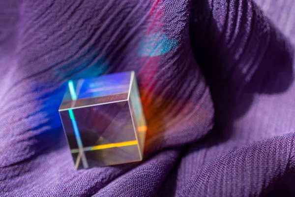Cubi Prisma Luminosi Rifrangono Luce Diversi Colori — Foto Stock