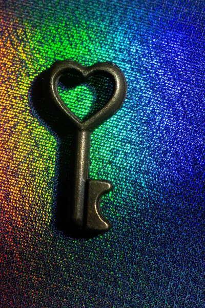 Vintage Schlüssel Antike Schlüssel Retro Schlüssel Auf Buntem Stoff Hintergrund — Stockfoto