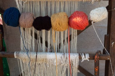 Yuvarlama dizileri ya da renkli iplik makaraları