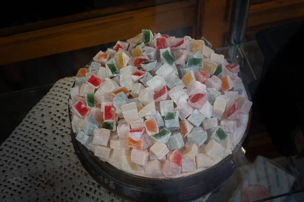 伝統的なトルコの喜びのロードコーティングされた砂糖ソフトキャンディー — ストック写真
