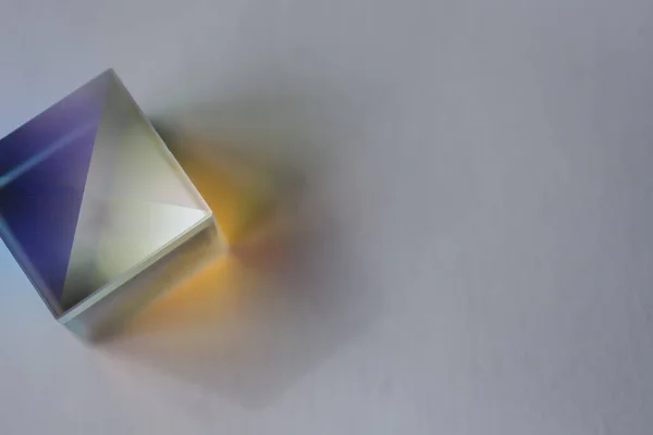 Los Cubos Prisma Luminosos Refractan Luz Diferentes Colores — Foto de Stock