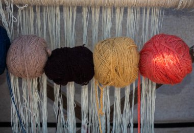 Yuvarlama dizileri ya da renkli iplik makaraları