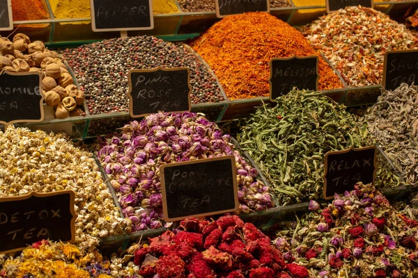 Rynek Różnymi Rodzajami Herbaty Ziół Roślin Suszonych Kwiatów — Zdjęcie stockowe