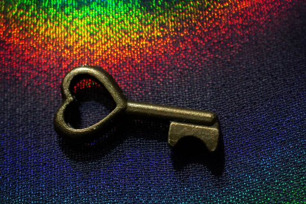 Vintage Schlüssel Antike Schlüssel Retro Schlüssel Auf Buntem Stoff Hintergrund — Stockfoto