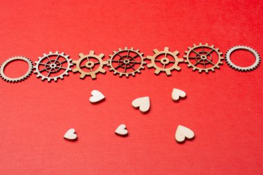 Aşk ve sevgililer günü konsepti için kalp şeklinde dişli tekerlekler