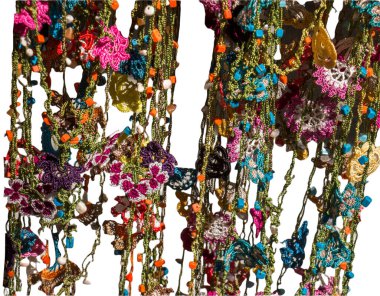 Süslü çiçekli desen beyaz arkaplanda izole edilmiş nakış..