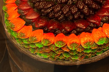 Çok çeşitli tatlı ve şekerler..