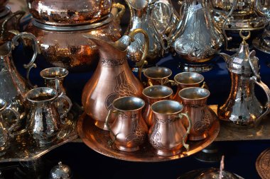 Görünüşte çok eski tarz metal ewer su kavanozu