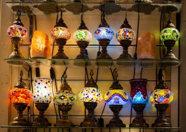 Mozaik renkli Osmanlı lambaları