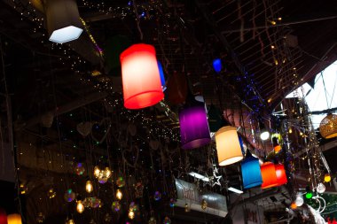 Kalp şeklinde ampul. Sevgililer Günü 'nüz kutlu olsun..