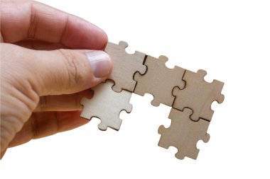 Elle birleştirilmiş yapboz. İş çözümleri, başarı ve strateji kavramı.