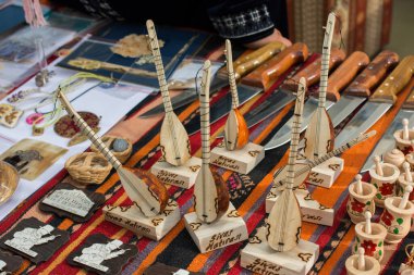 Klasik Türk teli enstrümanı Saz, baglama