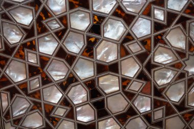 Osmanlı sanatı İnci kaküllerin Anası örneğidir