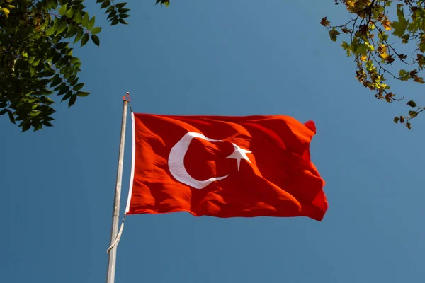 Turkse Nationale Vlag Met Witte Ster Maan Een Paal Lucht — Stockfoto