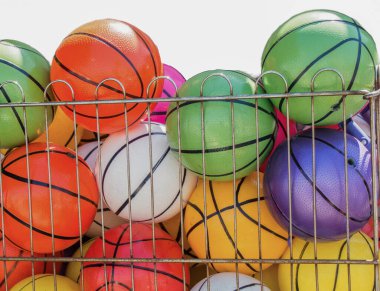 Arkaplan olarak çeşitli renklerde lastik top