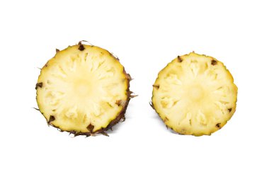 Beyaz arka planda izole edilmiş ananas. en üstteki görünüm.