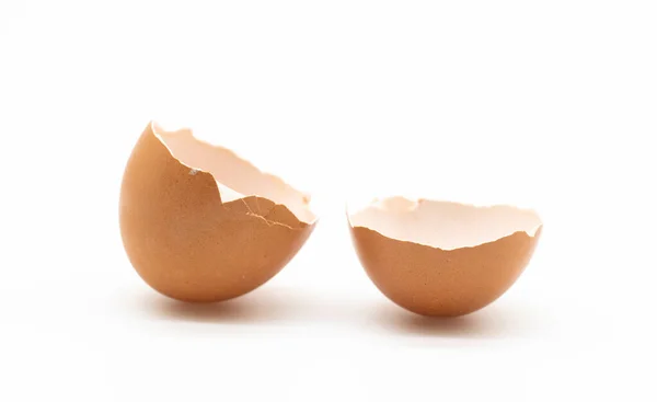 Σπασμένο Δέρμα Αυγού Πάνω Λευκό Φόντο — Φωτογραφία Αρχείου