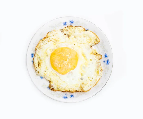 Oeuf Frit Dans Une Assiette Isolée Sur Fond Blanc Sur — Photo