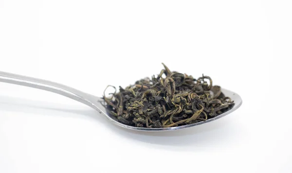 Πράσινο Τσάι Ένα Κουτάλι Κοντά Απομονώσει Λευκό Φόντο — Φωτογραφία Αρχείου