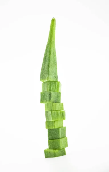 Gesneden Okra Staan Als Toren Geïsoleerd Witte Achtergrond — Stockfoto