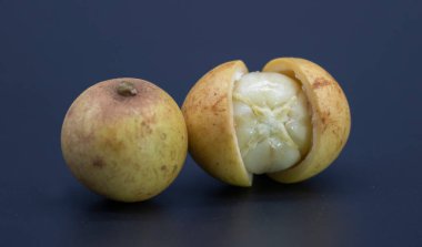 Baccaurea motleyana, Güneydoğu Asya 'da yetişen bir meyve ağacı türüdür..