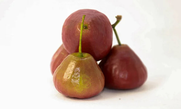 Druiven Van Rozenappel Geïsoleerd Witte Achtergrond — Stockfoto