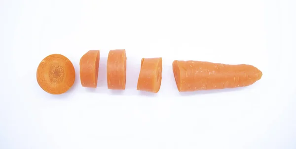 Морковь Ломтик Изолирован Белом Фоне Клипса Путь Полная Глубина Резкости — стоковое фото