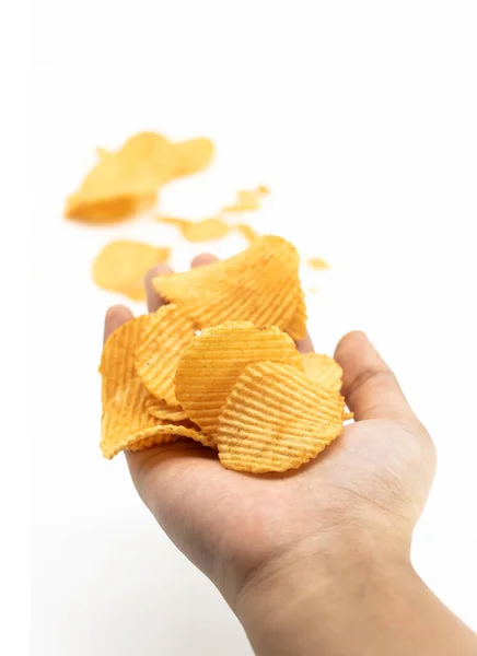 Kartoffelchips Der Hand Auf Weißem Hintergrund Vorderansicht — Stockfoto