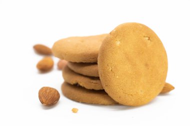 Beyaz arka planda izole edilmiş bisküvi, ev yapımı bisküvi