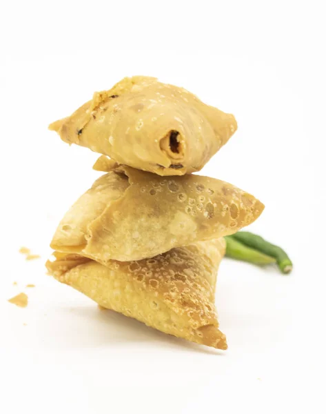 Samosa Zeleným Chilli Izolované Bílém Pozadí — Stock fotografie