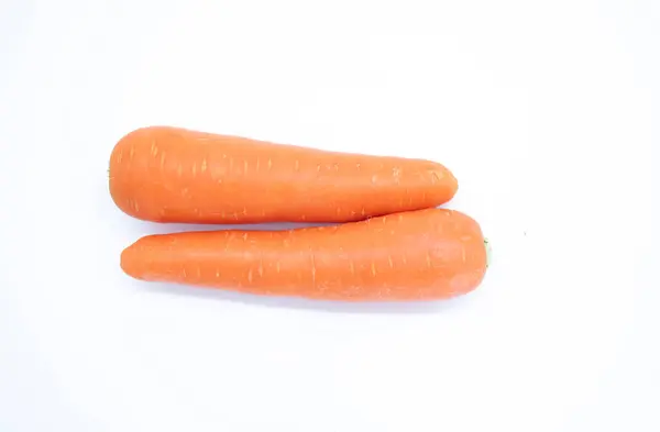 Селективный Фокус Свежая Морковь Изолированы Белом Фоне Обрезка Пути — стоковое фото