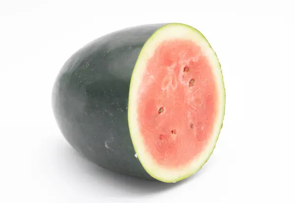 Halb Aufgeschnittene Wassermelone Isoliert Auf Weißem Hintergrund — Stockfoto