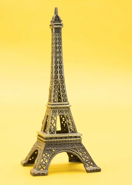 Eiffelturm Paris Frankreich Vereinzelt Auf Gelbem Hintergrund — Stockfoto