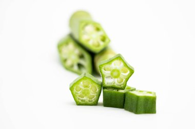 Arkaplanda bamya kesiti