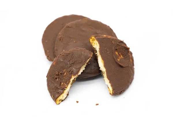 Biscoitos Revestimento Chocolate Quebrado Sobre Fundo Branco Foco Seletivo — Fotografia de Stock