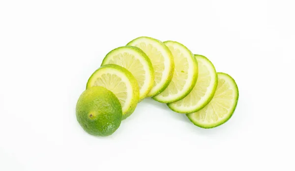 Zelený Kulatý Plátek Citrony Izolované Bílém Pozadí — Stock fotografie