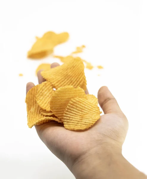 Kartoffelchips Einer Hand Auf Weißem Hintergrund — Stockfoto