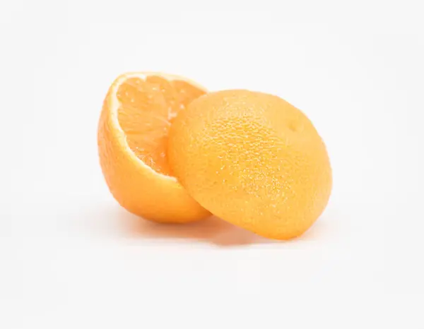 Selektivní Zaměření Tangerine Nebo Kamala Přes Bílém Pozadí — Stock fotografie