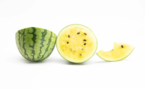 Saftige Wassermelone Mit Scheiben Isoliert Auf Weißem Hintergrund Steilpfad — Stockfoto