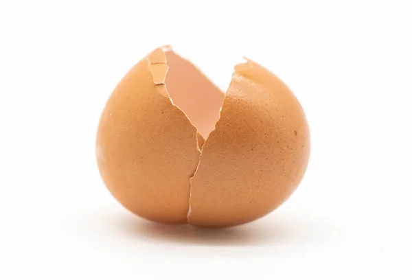 Σπασμένο Δέρμα Αυγού Πάνω Λευκό Φόντο — Φωτογραφία Αρχείου