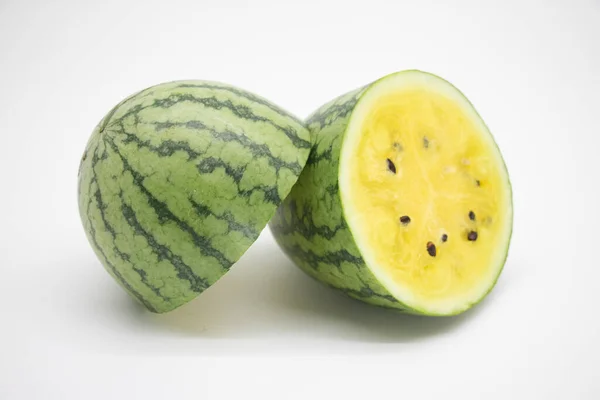 Saftige Wassermelone Mit Scheiben Isoliert Auf Weißem Hintergrund — Stockfoto
