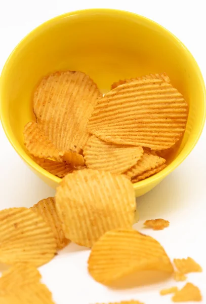 Kartoffelchips Auf Weißem Hintergrund — Stockfoto