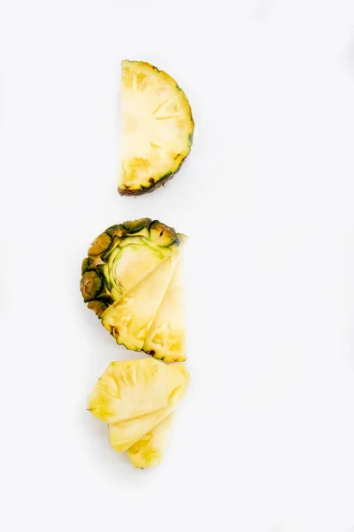 Řez Ananas Izolované Bílém Pozadí Ananasový Plátek — Stock fotografie
