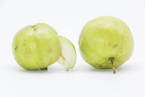 Fresh Whole Slices Fresh Guava Isolated White Background — Stok Foto